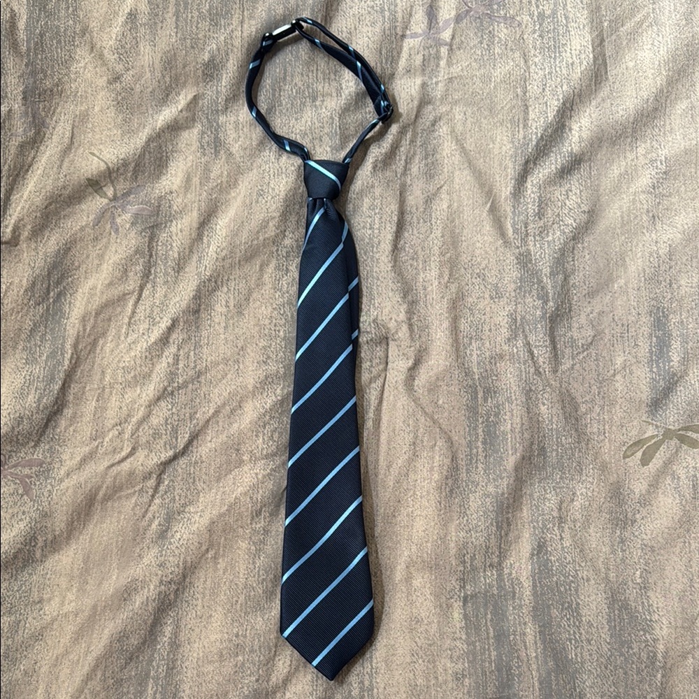 Children’s Place Boy’s Blue Striped Adjustable Necktie excellent condition.